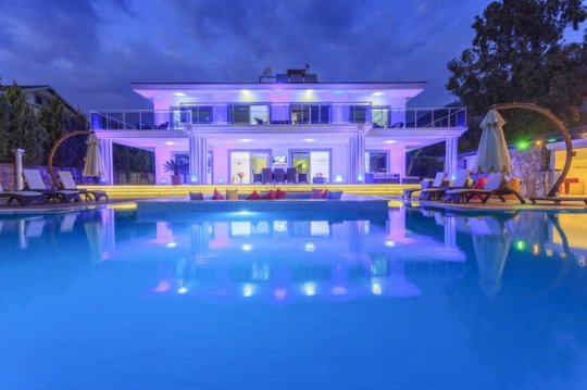 Villa Seasons 
