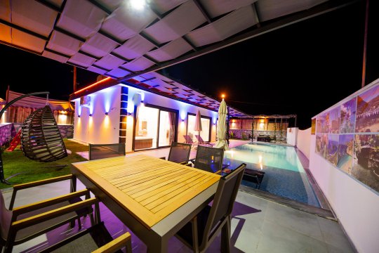 Villa Nar Çiçeği