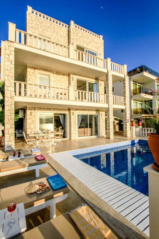 Villa Ketchy