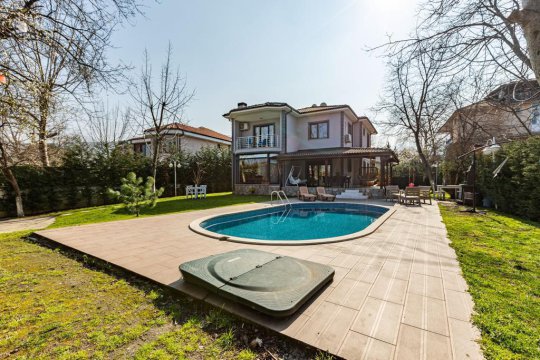 Villa  Lora