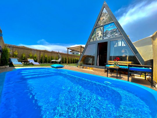 Villa Neon 
