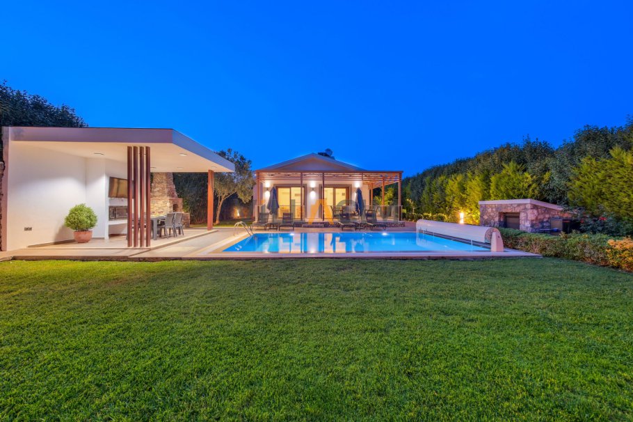 villa-black32_747.jpg