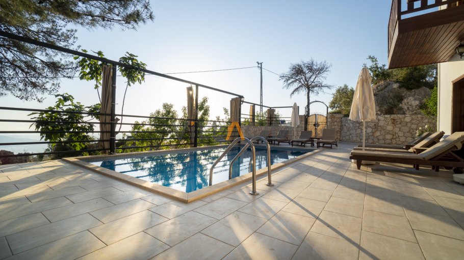 villa-ruya-1-20_1680x945_196.jpg